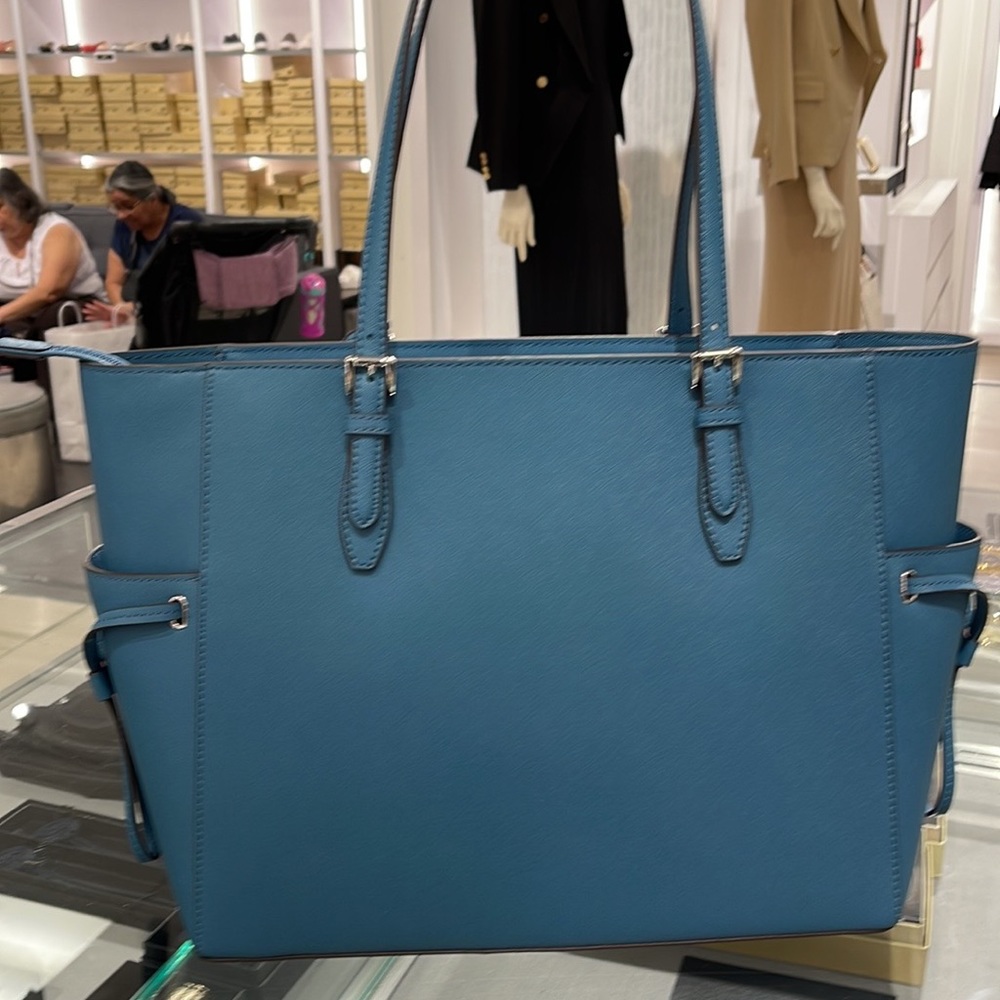 Michael Kors Gilly Large Drawstring Travel Leather Top Zip Tote
 Color: TEAL
NWT - Picture 12 of 16